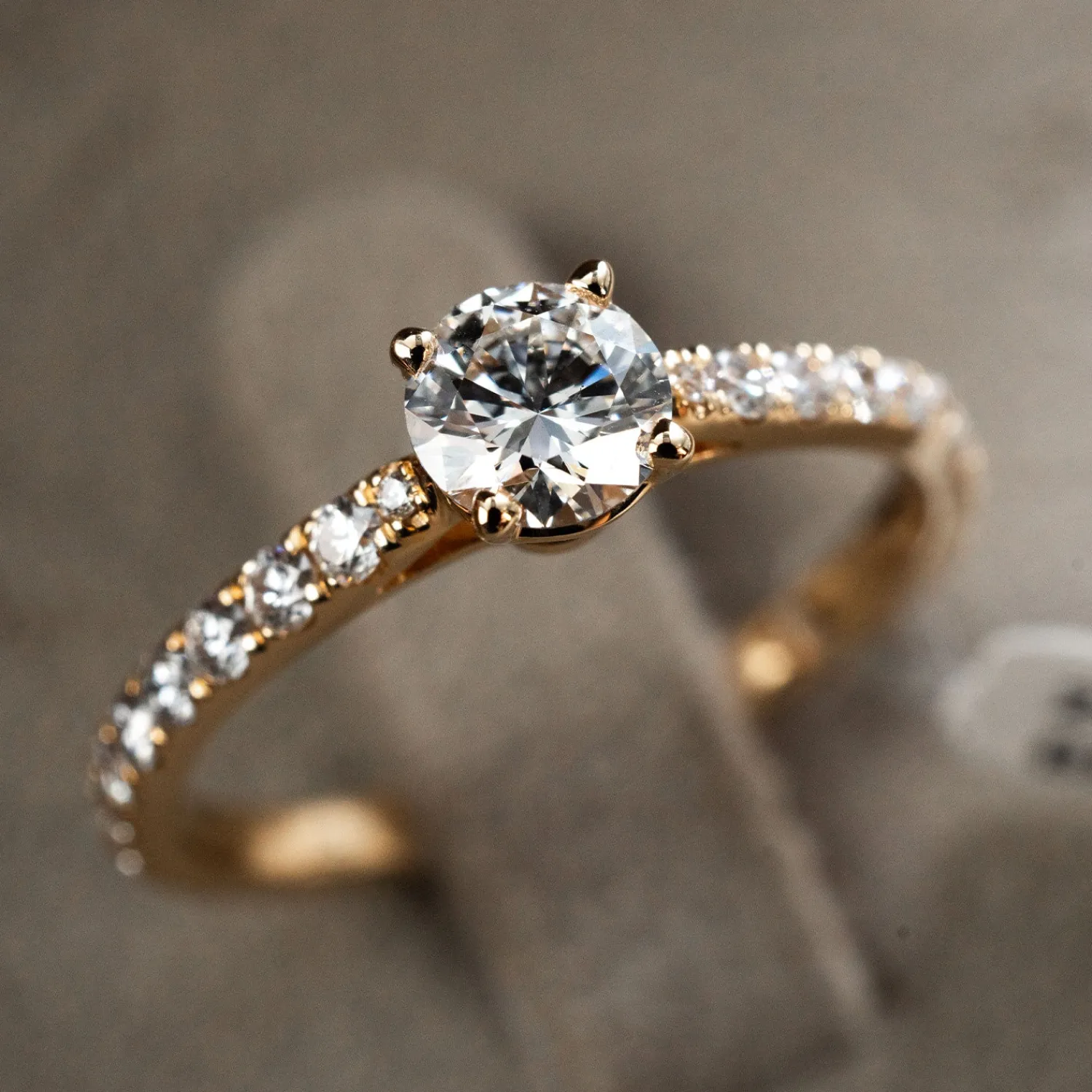 Ring Solitär Paveé 750 Rosegold 0,79ct 1 Brilliant 0,45ct. F/Si1 + 18 Brill. 0,34ct TW/VSi-GIA Best
